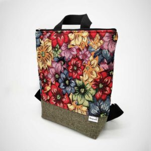 Mochila Flora Petit que combina la elegancia del gobelino floral.