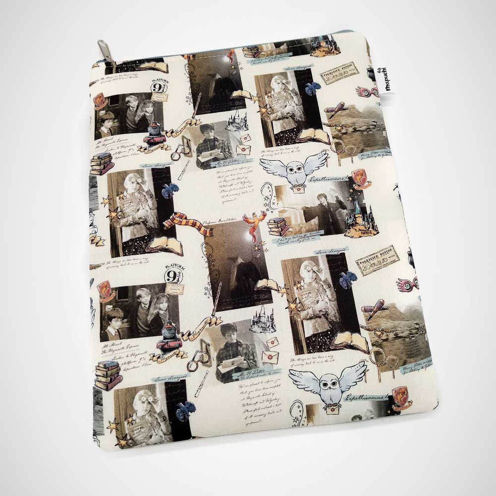 Funda Hogwarts Memories con diseño del mundo de la magia y harry potter.
